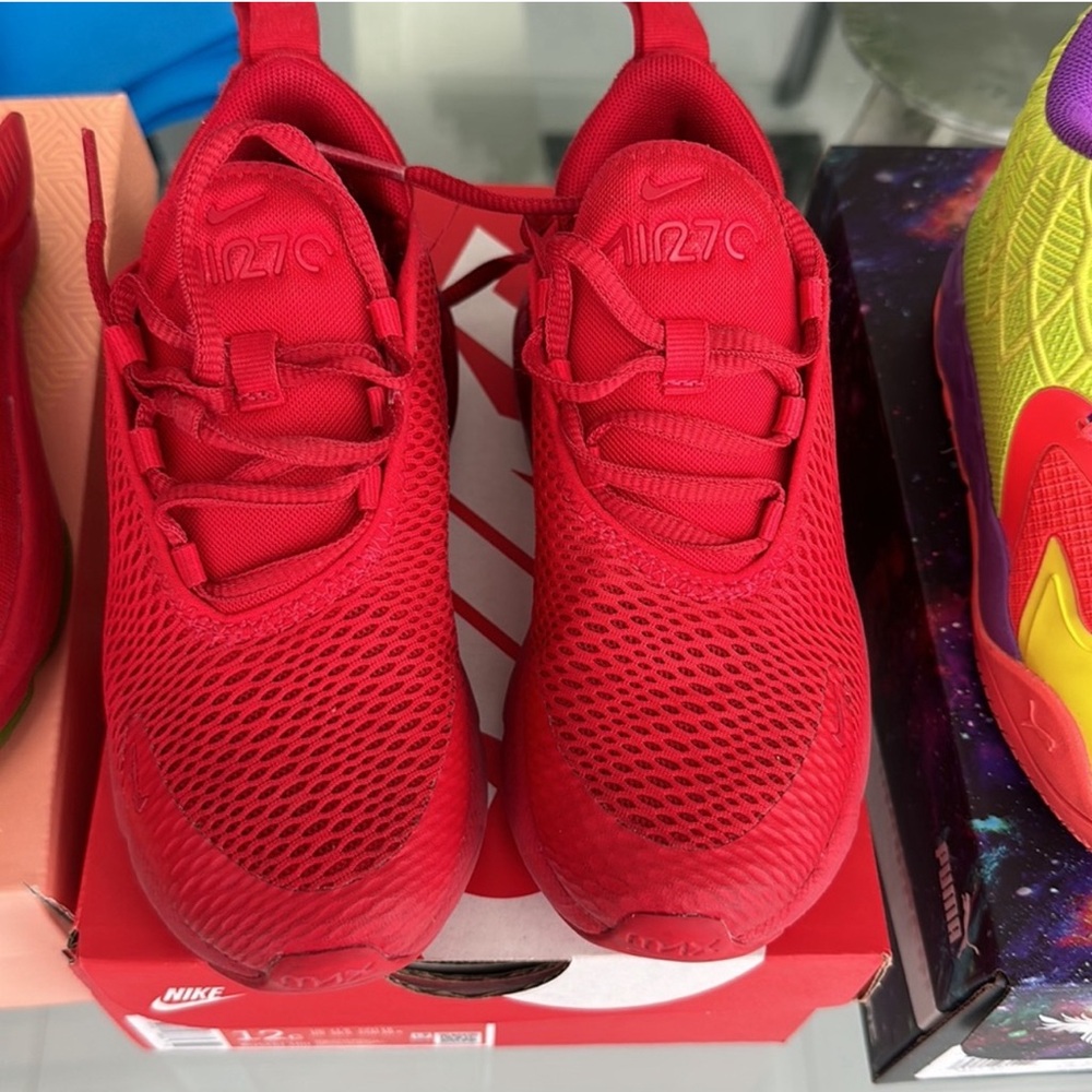 EUC Nike Air Max 270